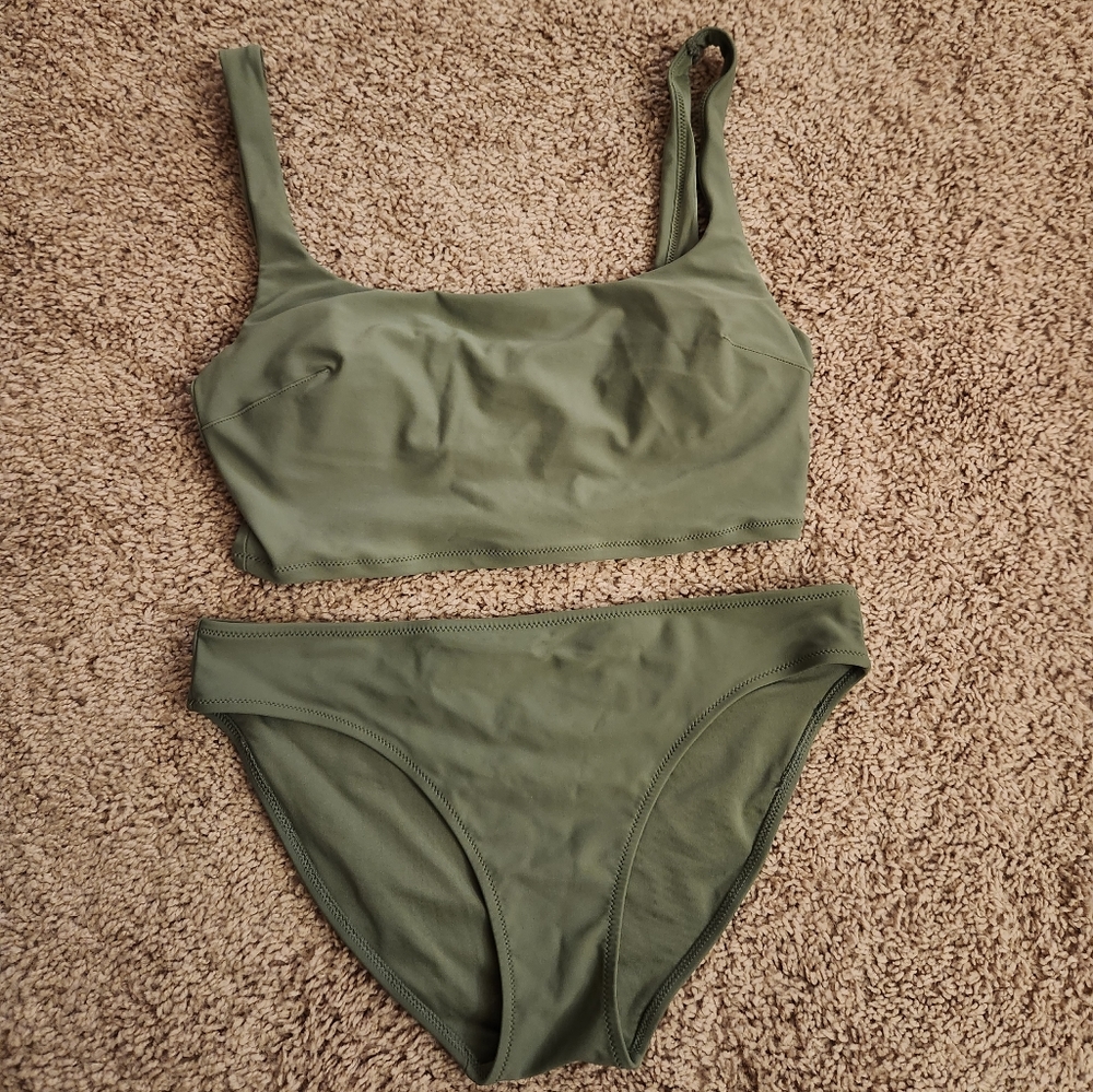 Aerie Swimsuit oilve green, M top and bottom